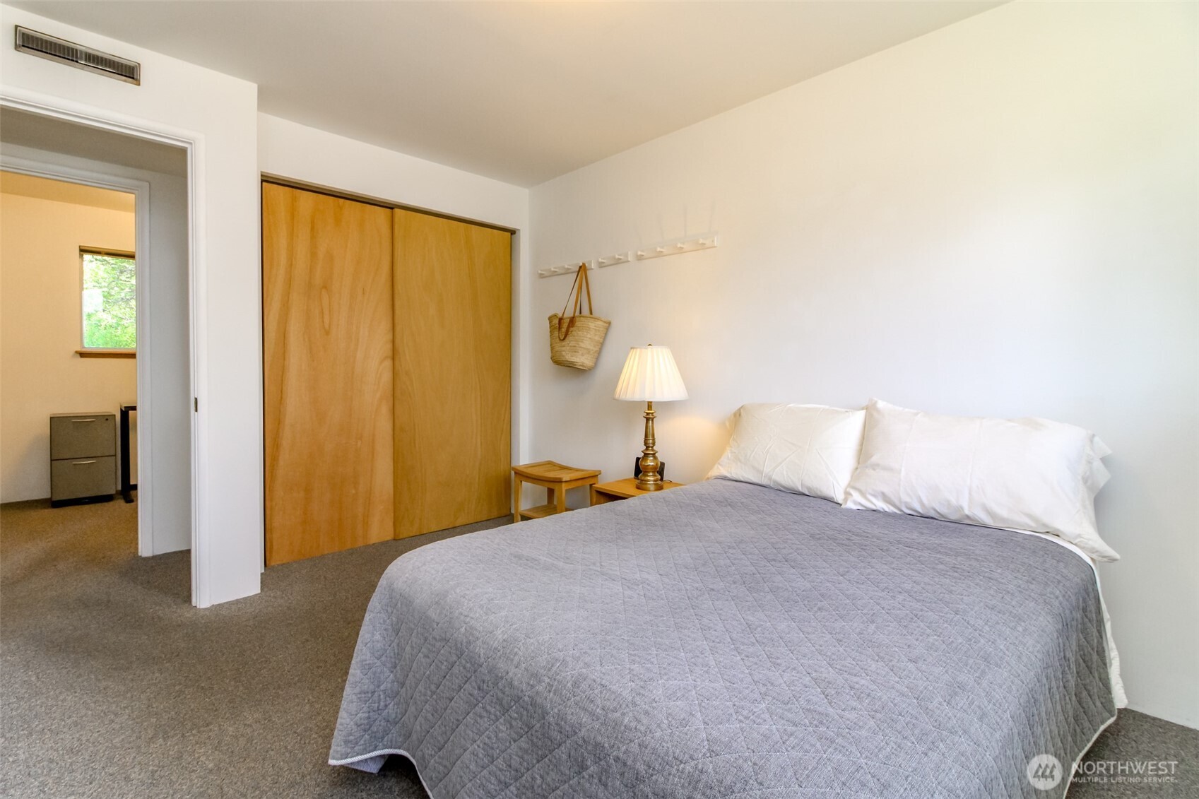 648 SW 107th Avenue , Seattle, WA 98146-1554