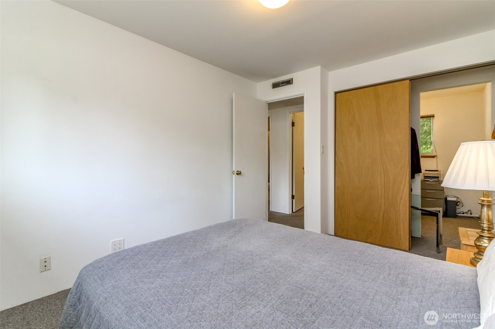 648 SW 107th Avenue , Seattle, WA 98146-1554