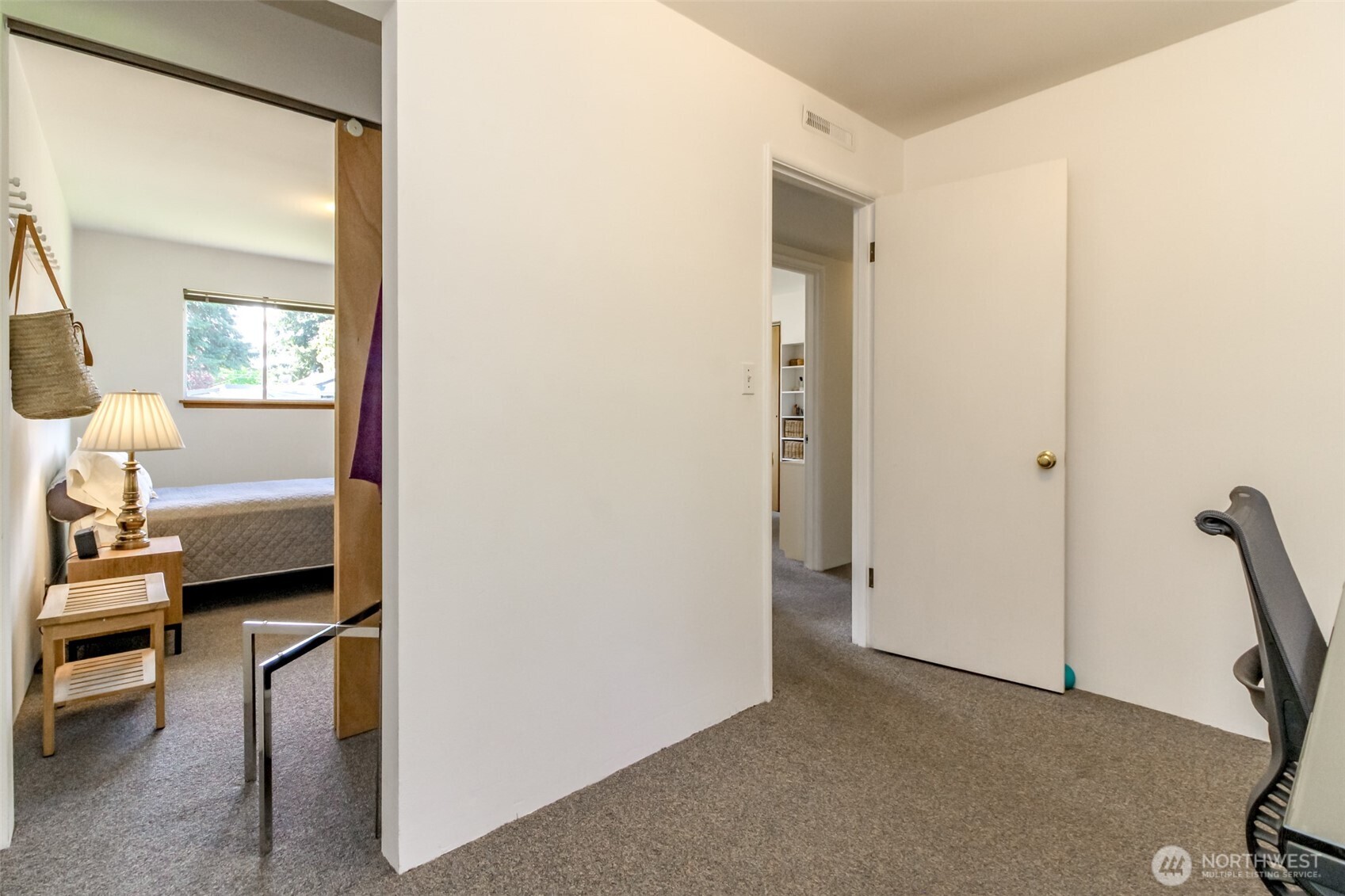 648 SW 107th Avenue , Seattle, WA 98146-1554
