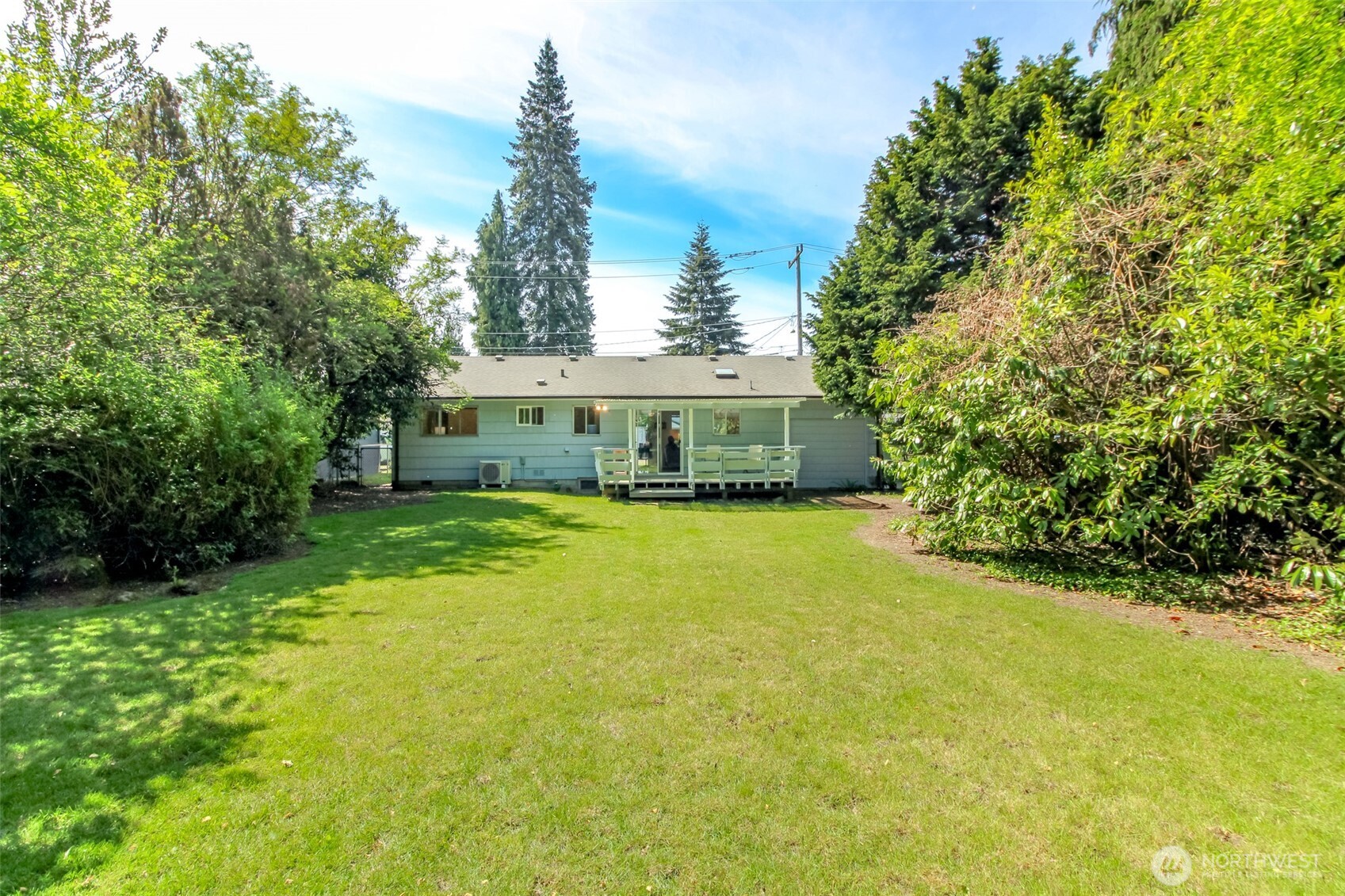 648 SW 107th Avenue , Seattle, WA 98146-1554