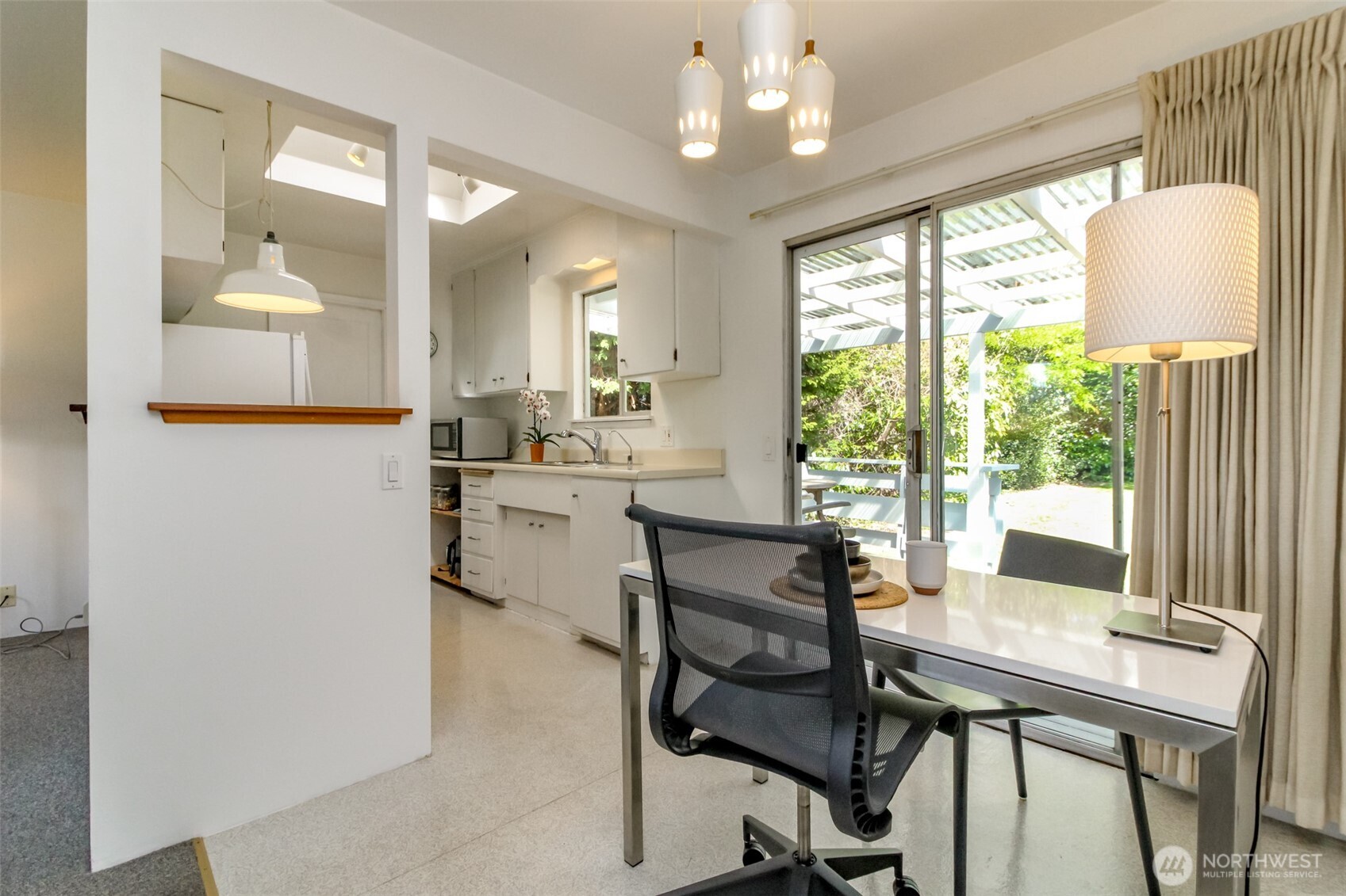 648 SW 107th Avenue , Seattle, WA 98146-1554
