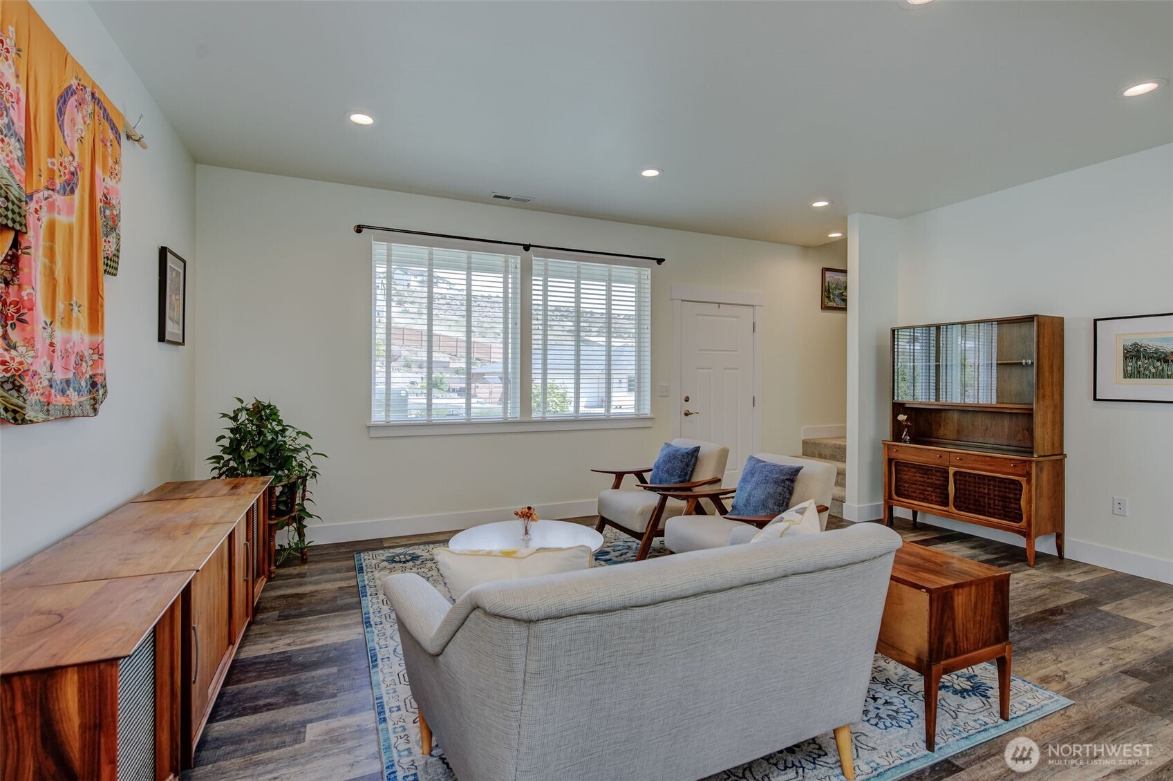 9975 Saska Way , Entiat, WA 98822