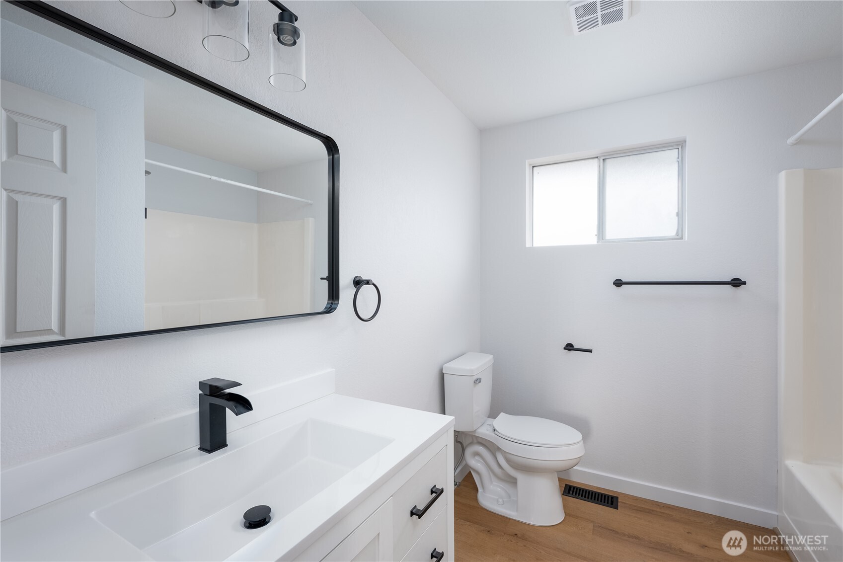1034 Hanford Avenue , Bremerton, WA 98310