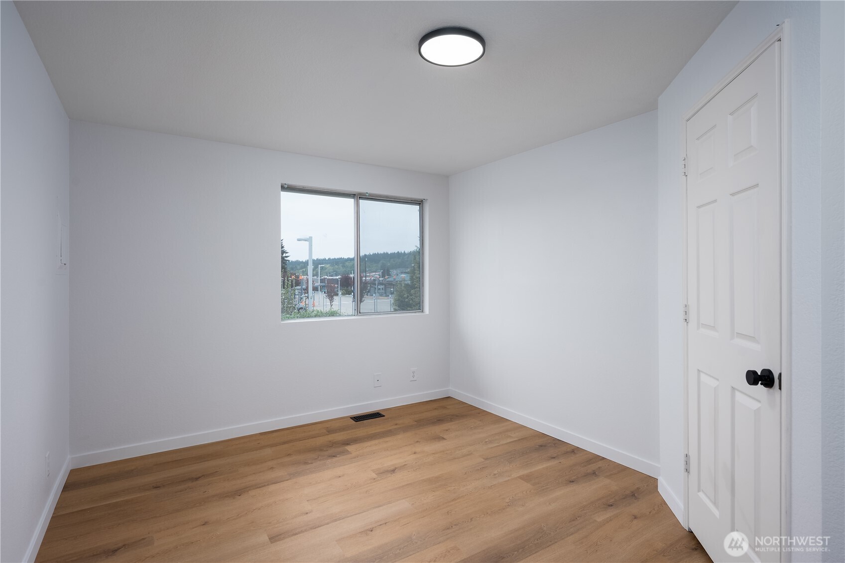 1034 Hanford Avenue , Bremerton, WA 98310