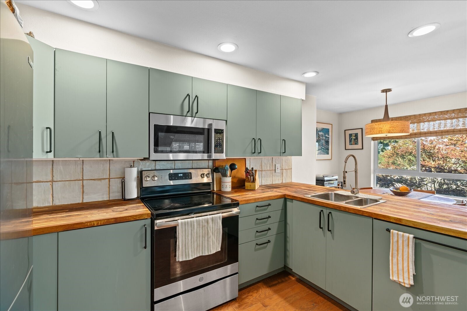 7814 Greenwood Avenue N #205, Seattle, WA 98103-4664