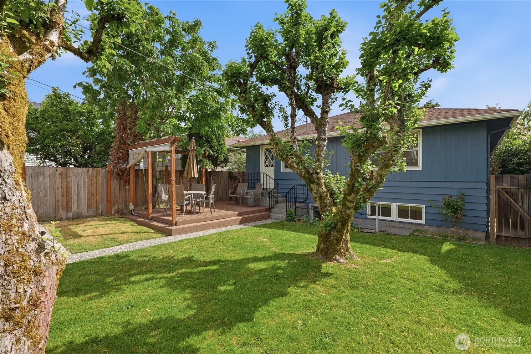 6321 18th Avenue NE, Seattle, WA 98115