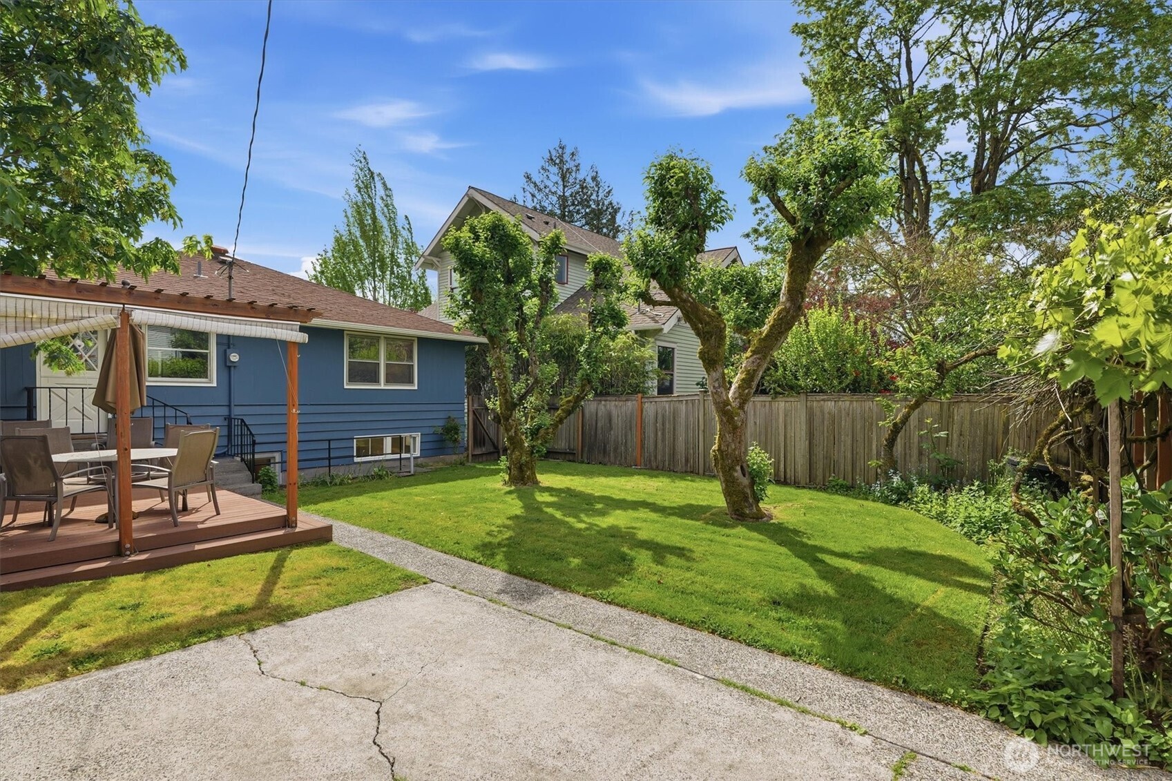 6321 18th Avenue NE, Seattle, WA 98115