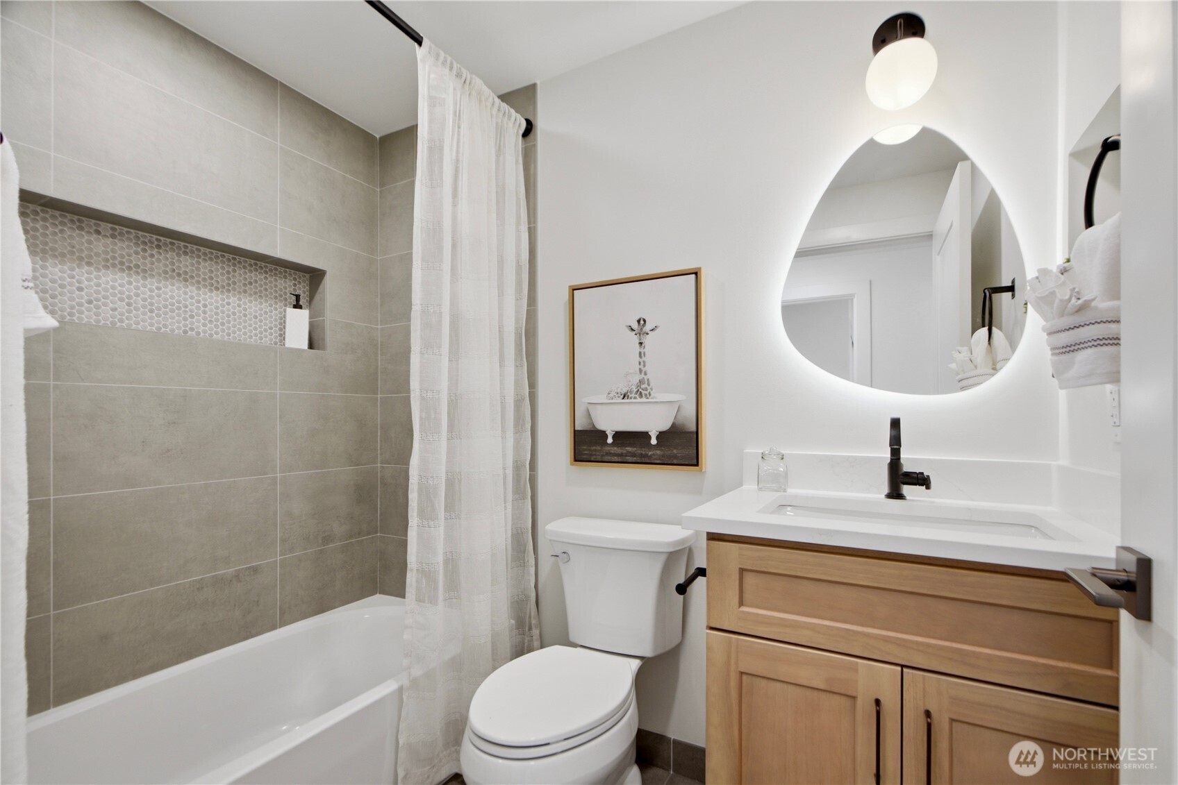 9526 7th Avenue NW, Seattle, WA 98117-2127