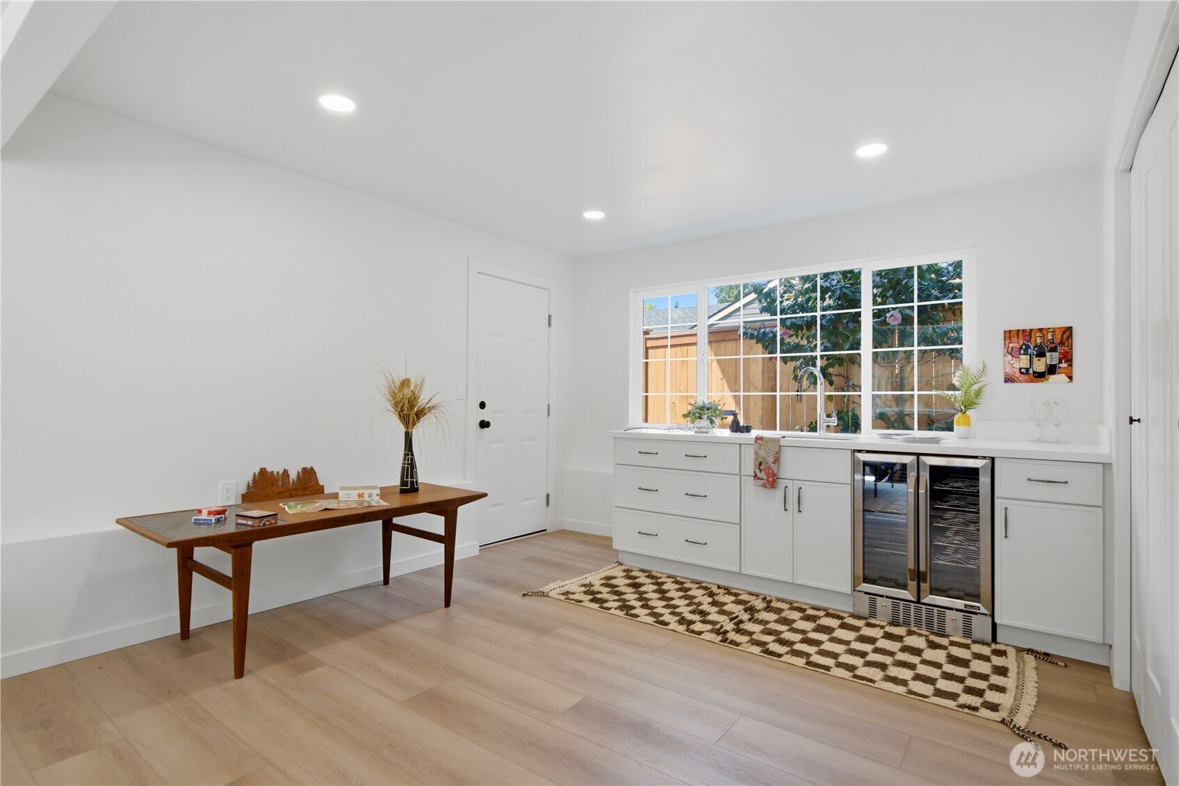 9526 7th Avenue NW, Seattle, WA 98117-2127
