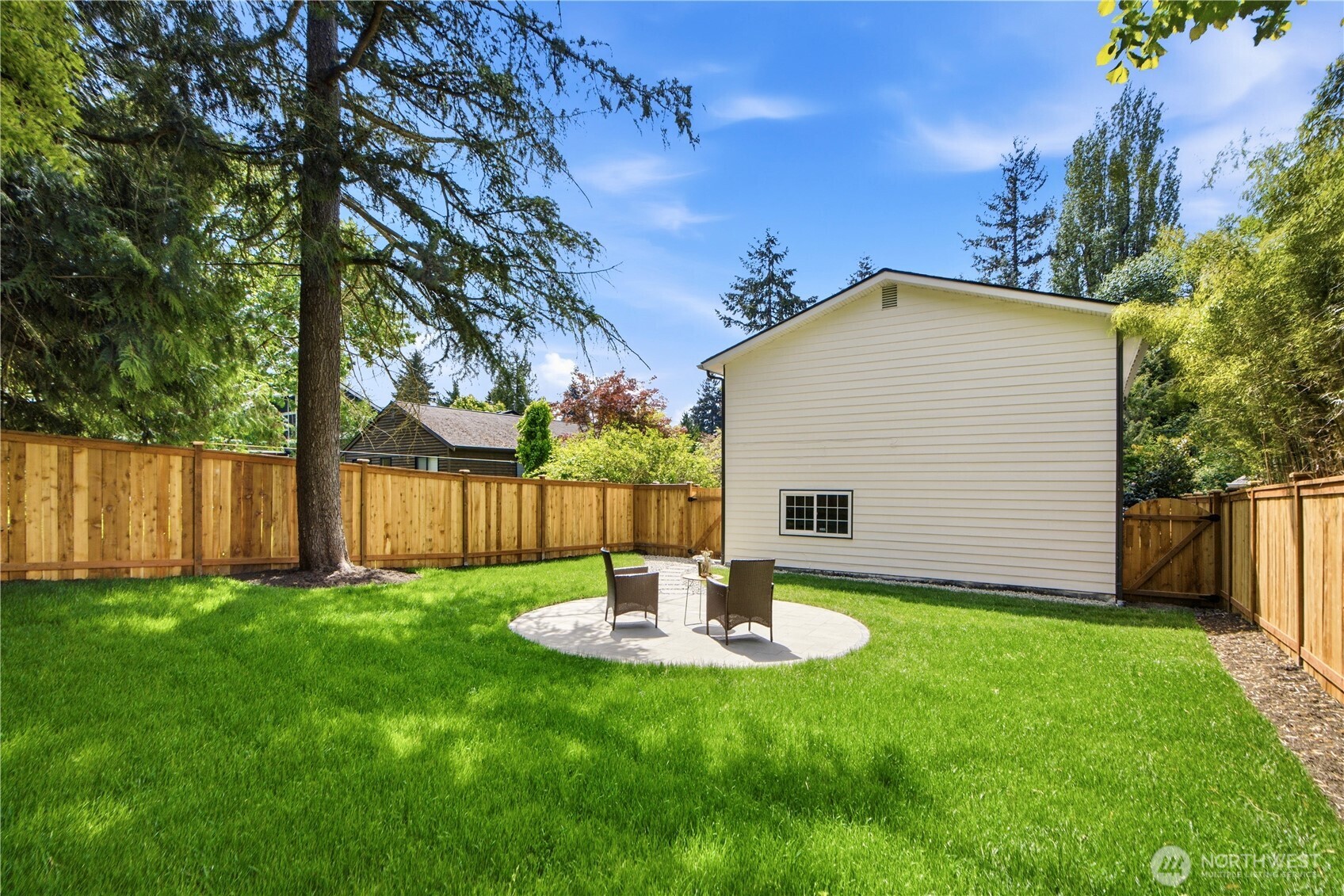 9526 7th Avenue NW, Seattle, WA 98117-2127