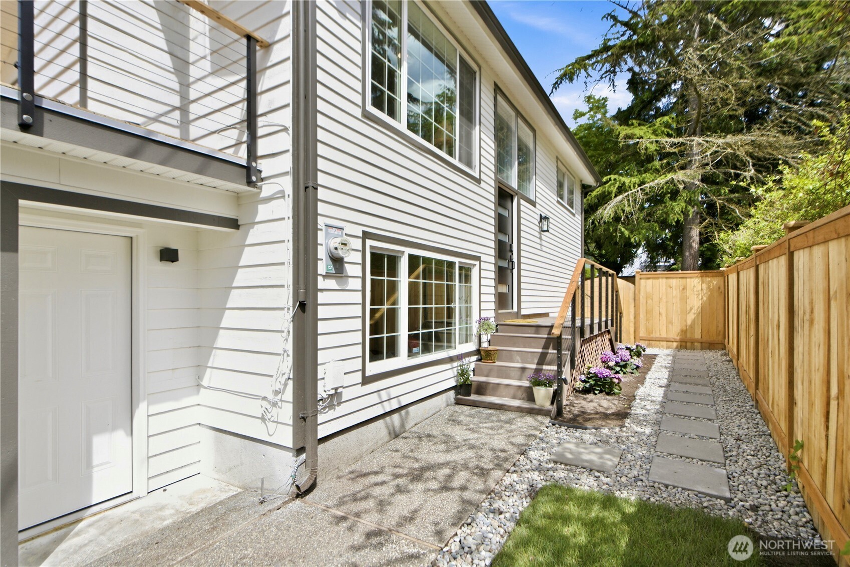 9526 7th Avenue NW, Seattle, WA 98117-2127