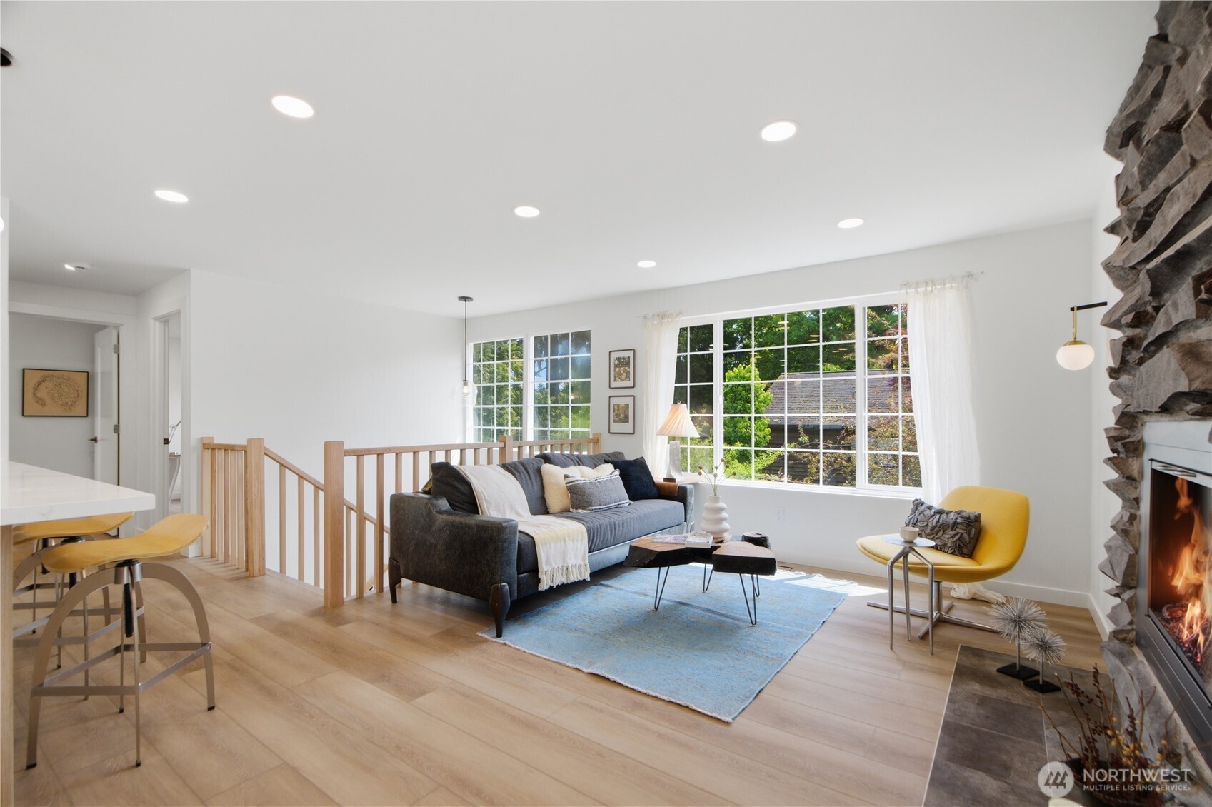 9526 7th Avenue NW, Seattle, WA 98117-2127