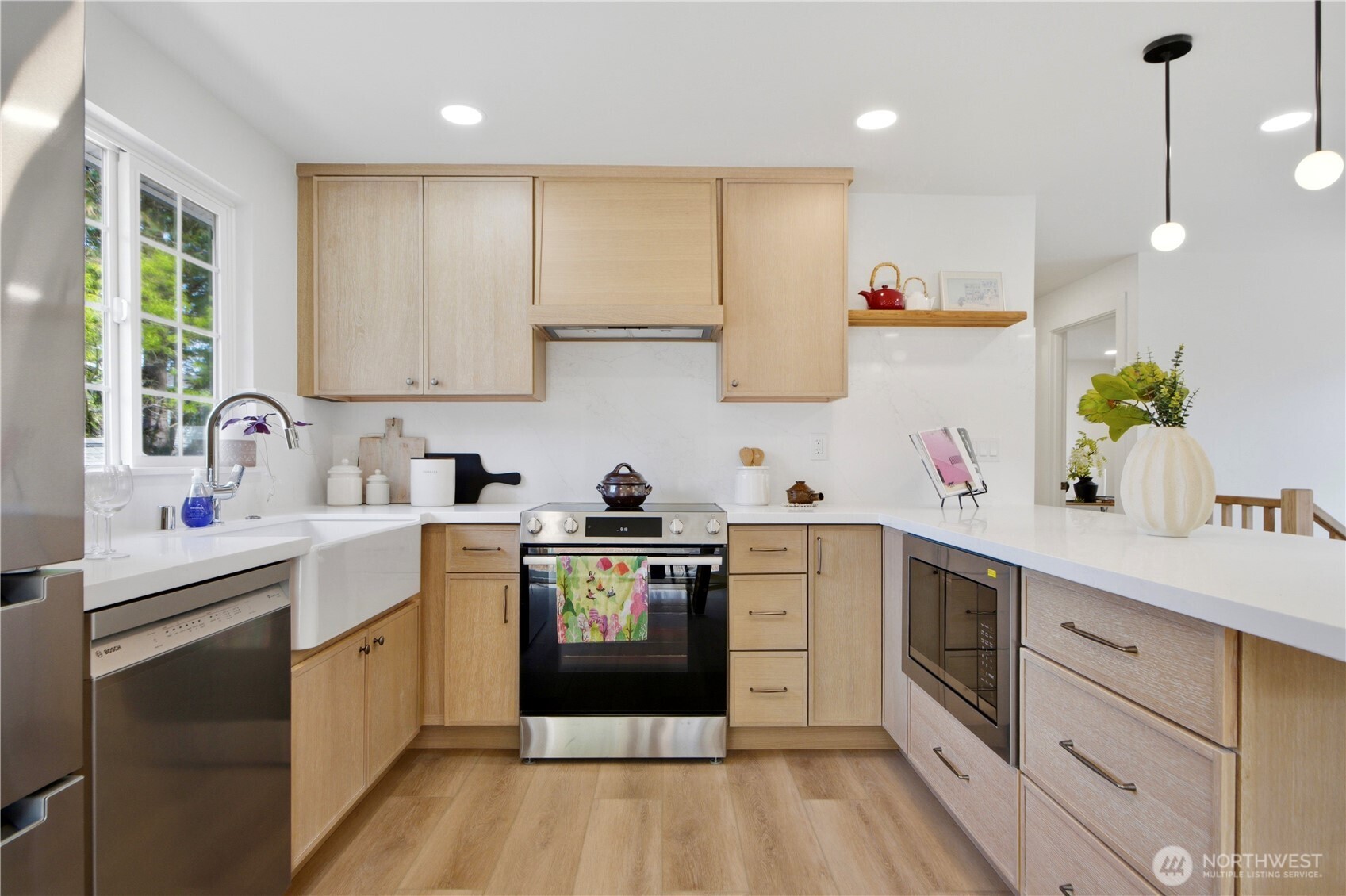 9526 7th Avenue NW, Seattle, WA 98117-2127