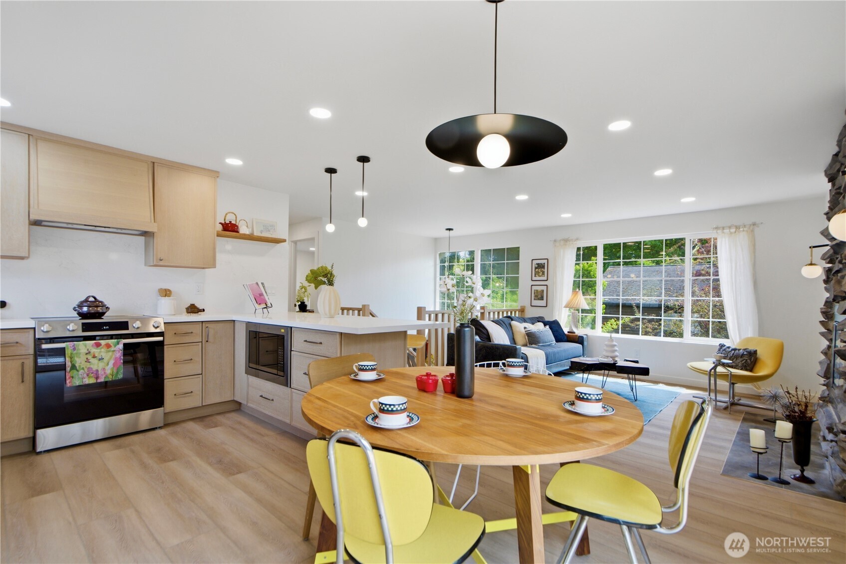9526 7th Avenue NW, Seattle, WA 98117-2127