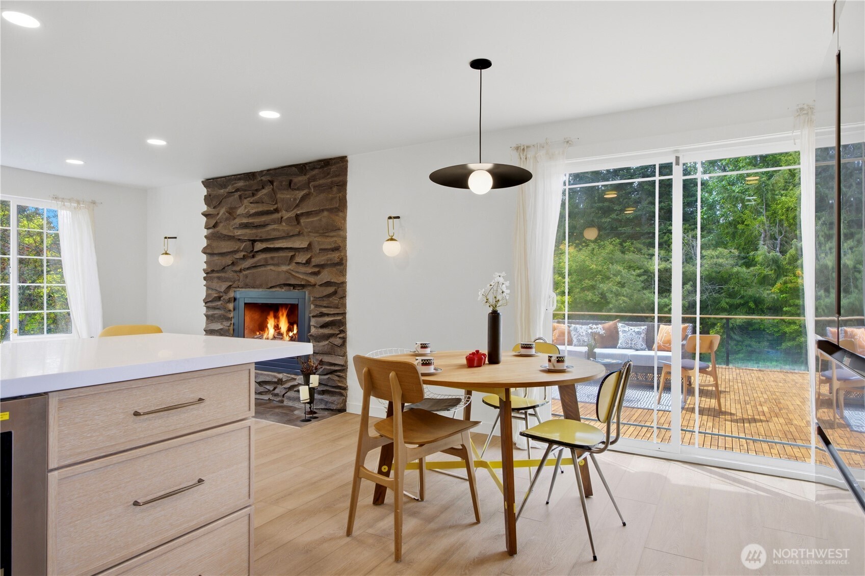 9526 7th Avenue NW, Seattle, WA 98117-2127