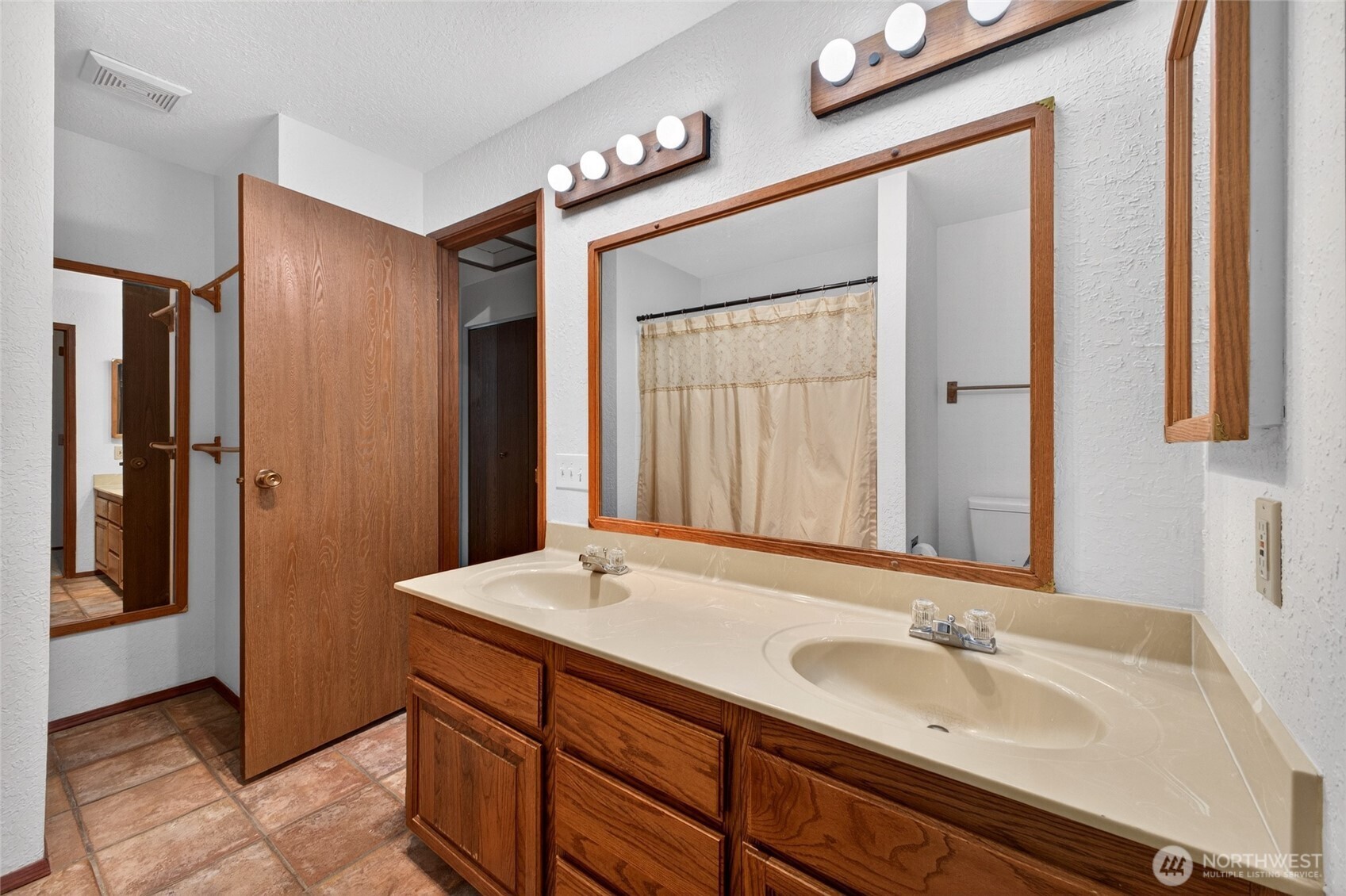 140 Summit Avenue N #B5, Kent, WA 98030