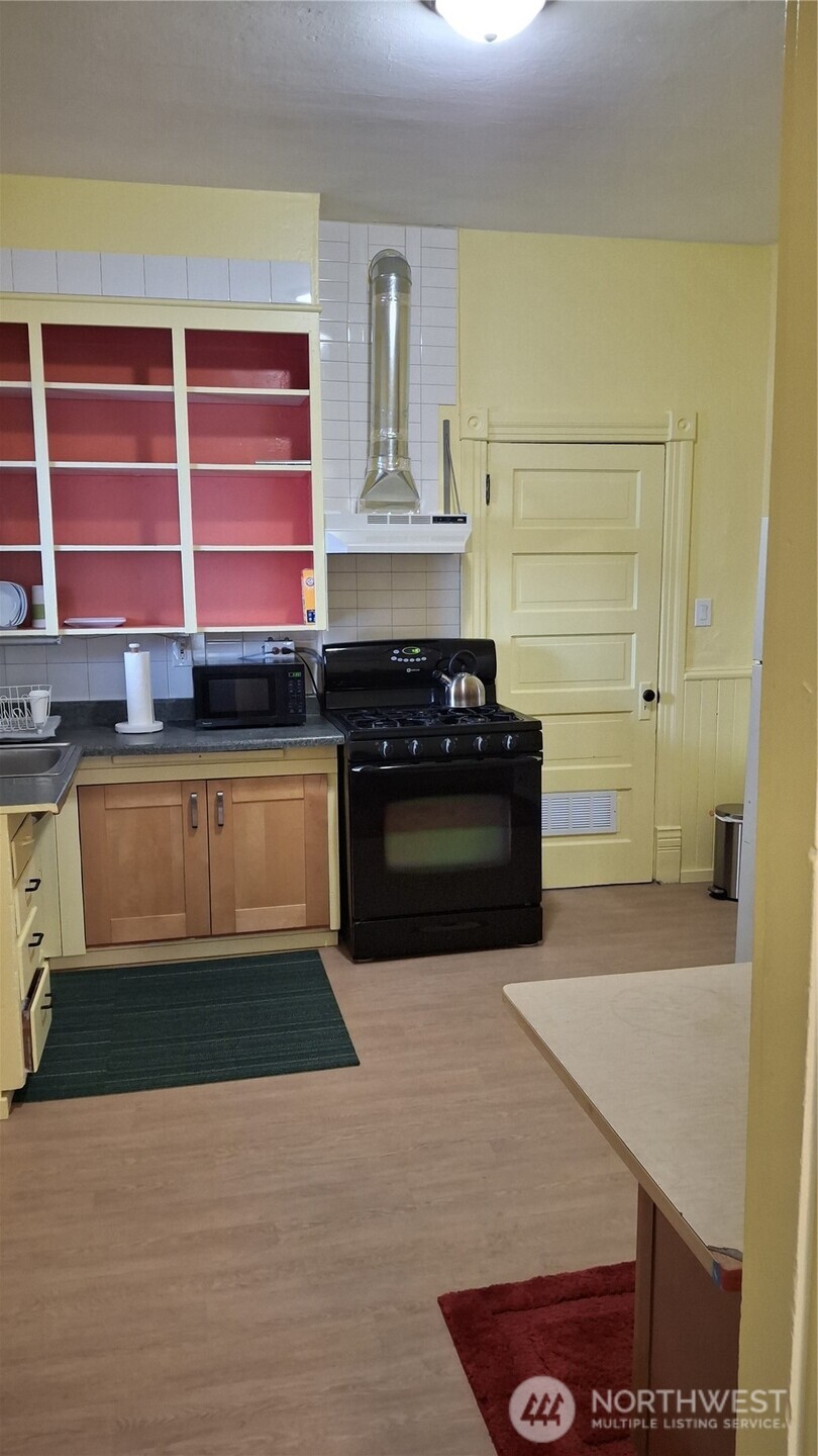 1056 S Sullivan Street , Seattle, WA 98108