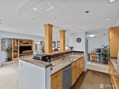 121 Vine Street #601, Seattle, WA 98121 - Photo 2
