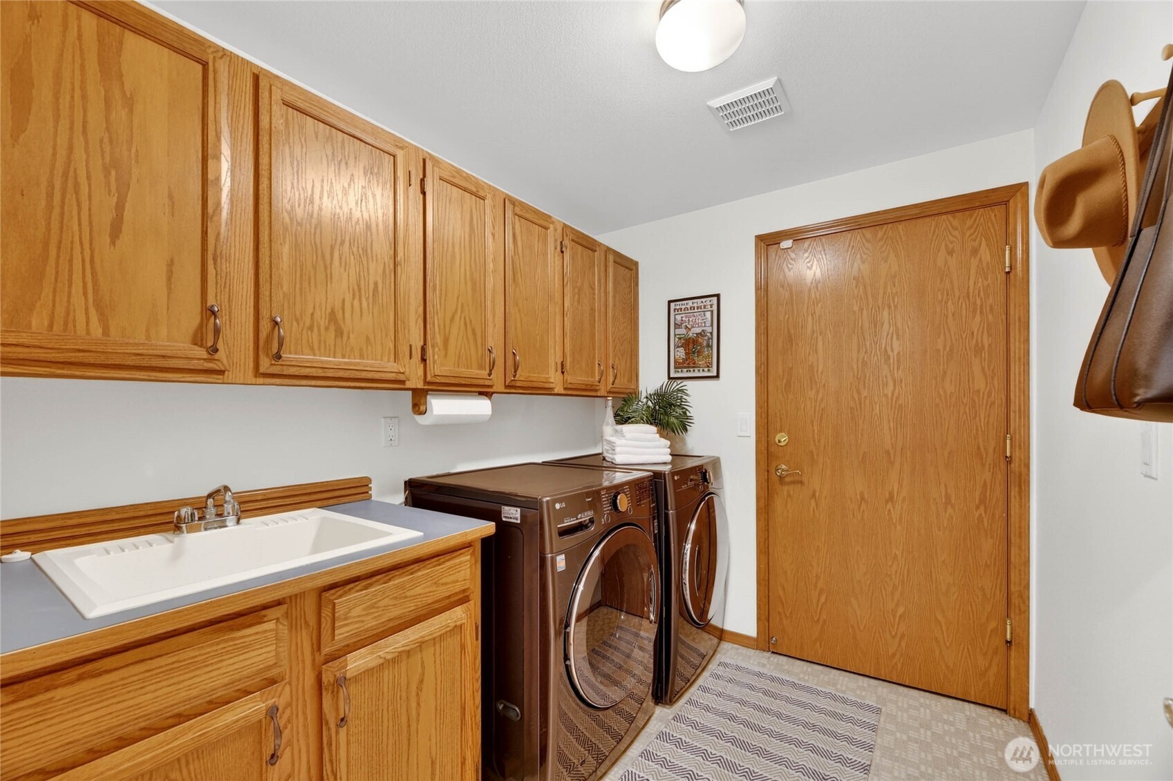 19223 63rd Avenue NE, Kenmore, WA 98028