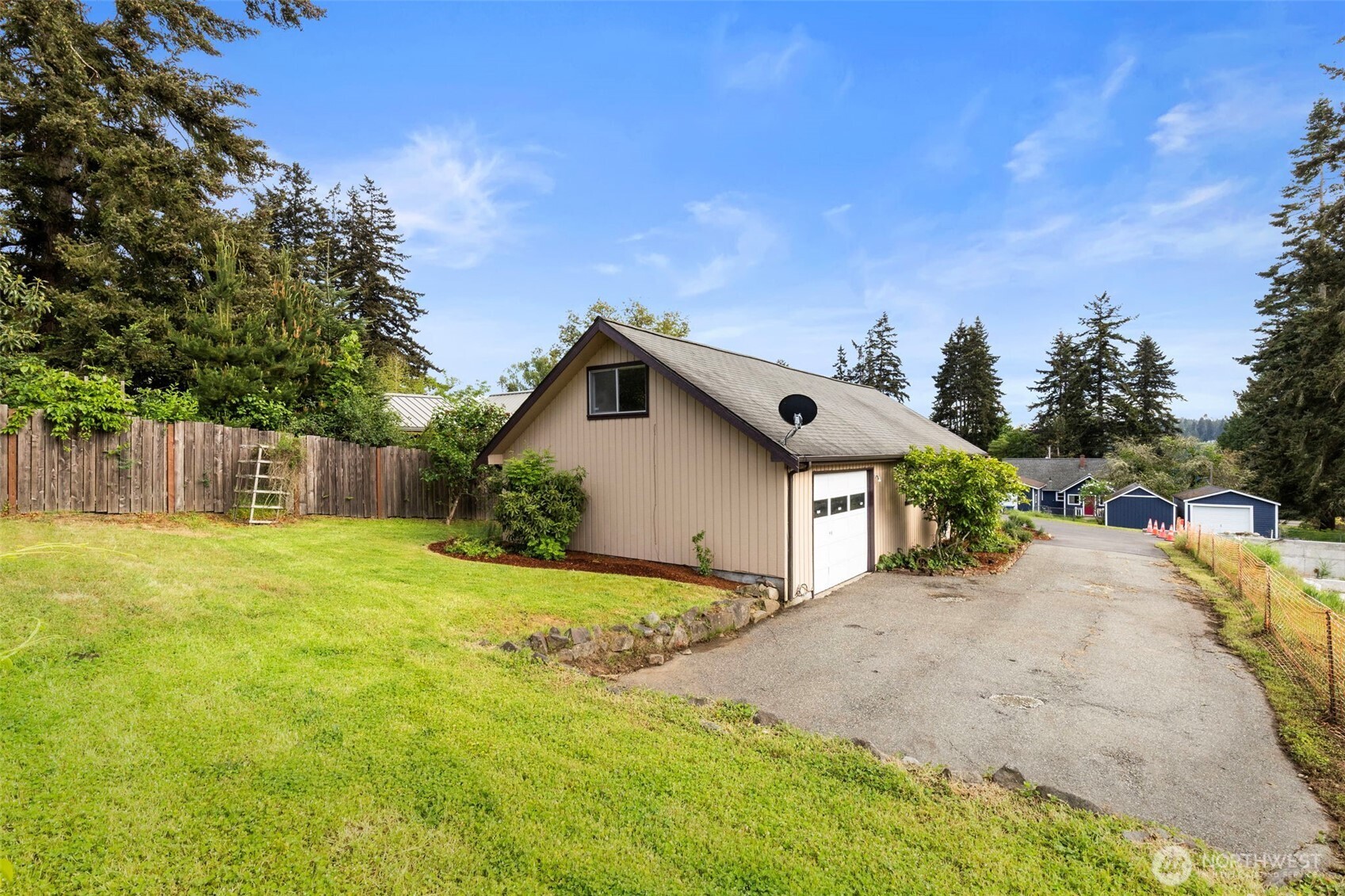 11040 NE Maine Street , Kingston, WA 98346