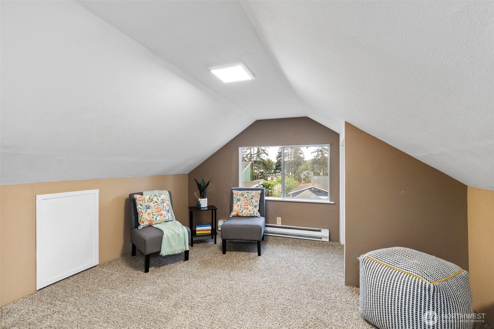 11040 NE Maine Street , Kingston, WA 98346