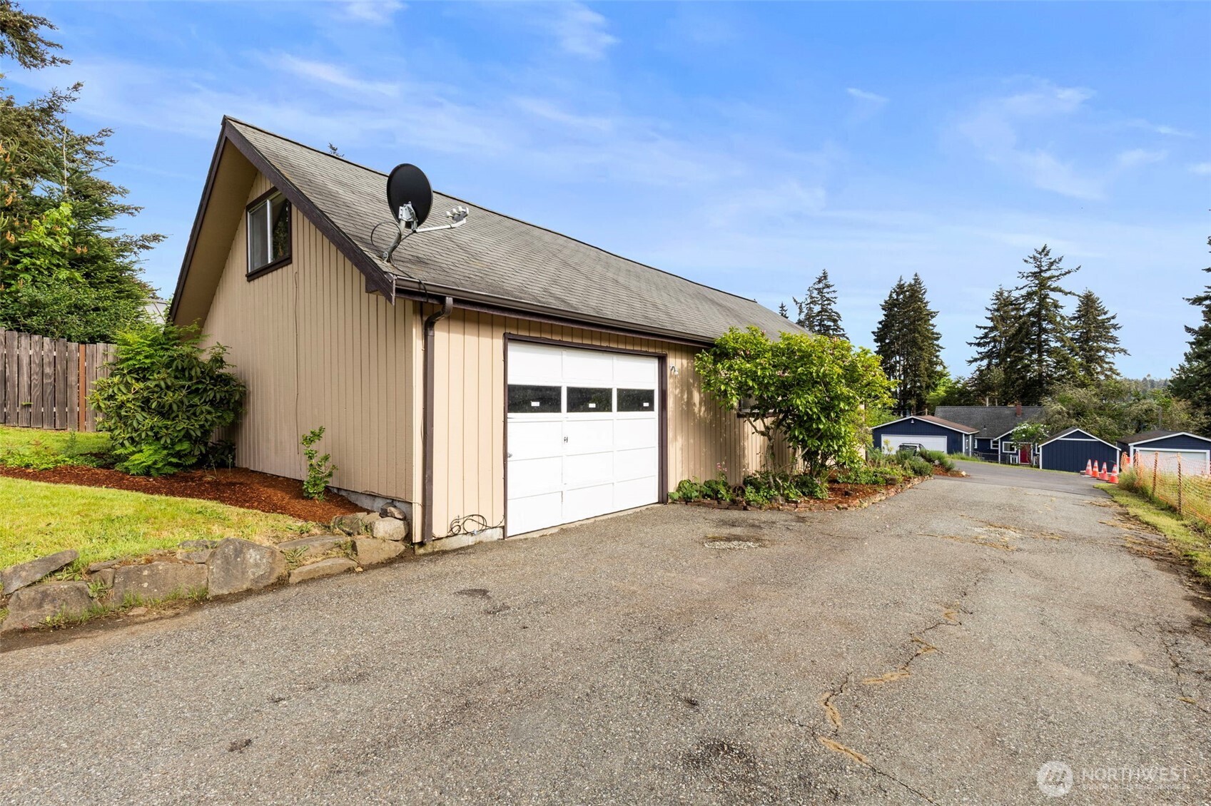 11040 NE Maine Street , Kingston, WA 98346