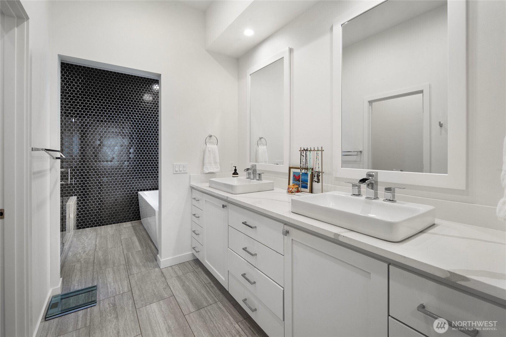 3303 37th Avenue W, Seattle, WA 98199