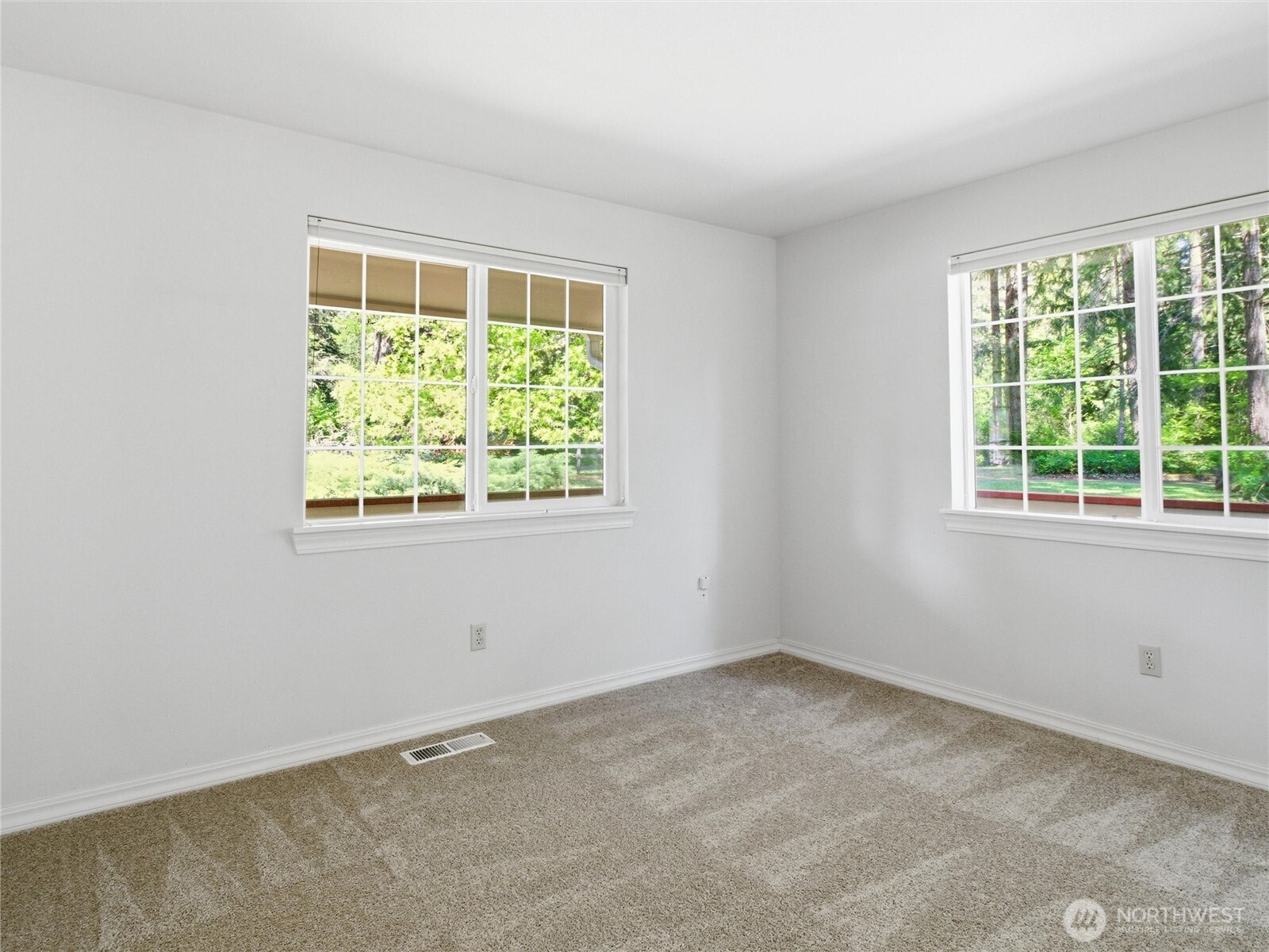 322 Country Estates Drive W, Rainier, WA 98576
