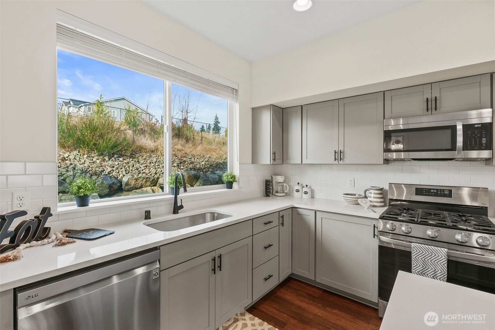 10049 Kings Landing Avenue NW, Bremerton, WA 98311