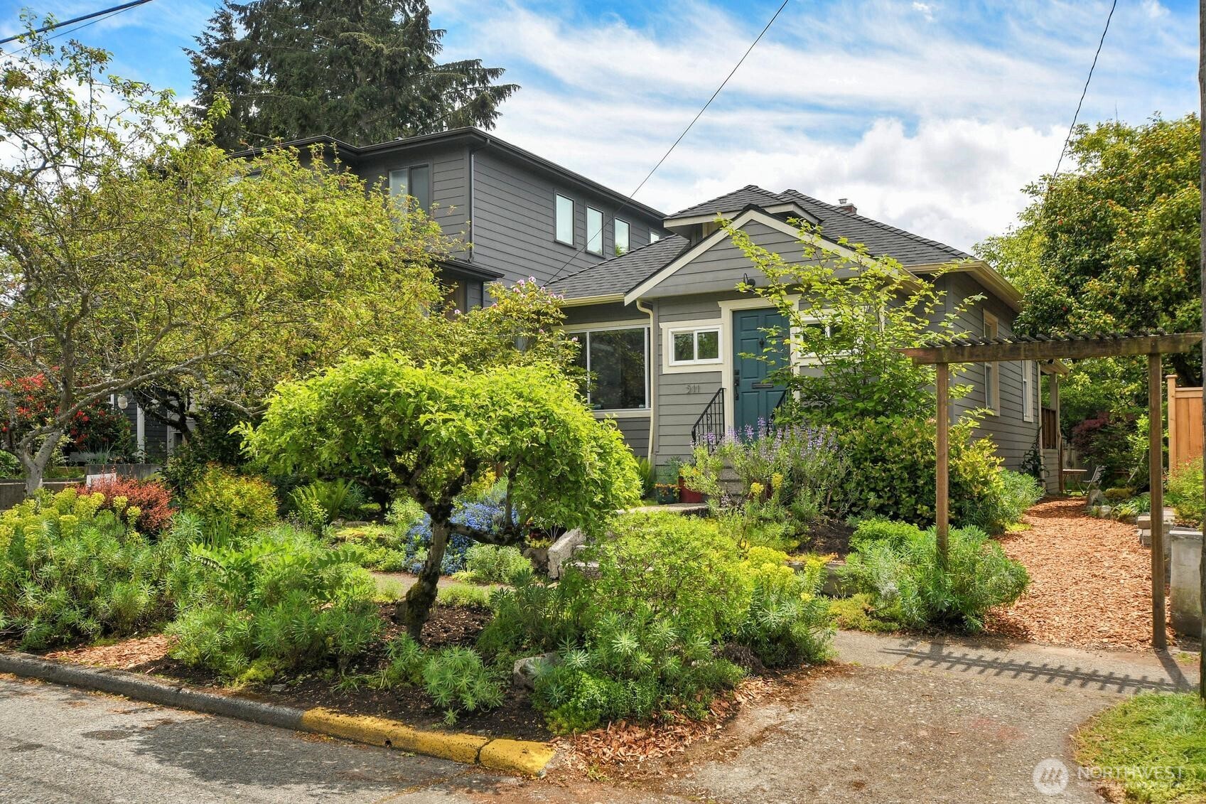 511 N 82nd Street , Seattle, WA 98103