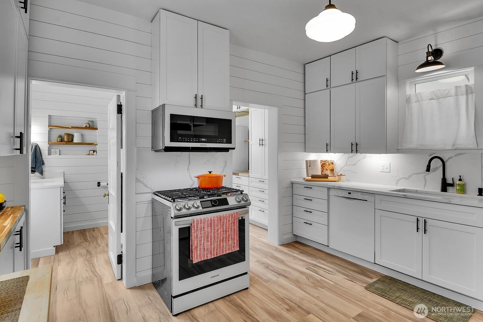 511 N 82nd Street , Seattle, WA 98103