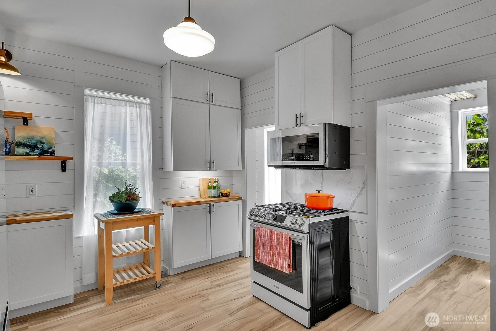511 N 82nd Street , Seattle, WA 98103