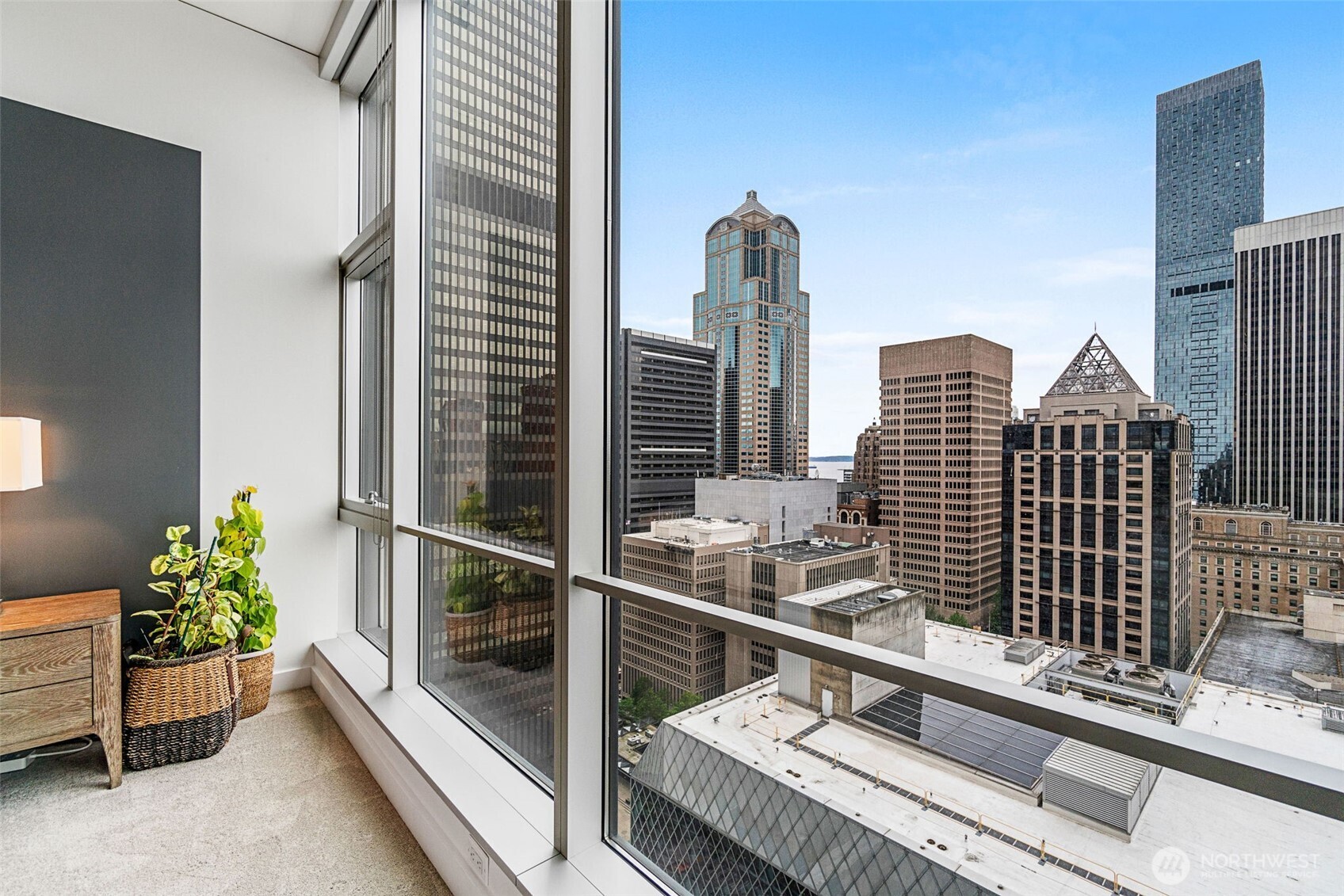 909 5th Avenue #1902, Seattle, WA 98104