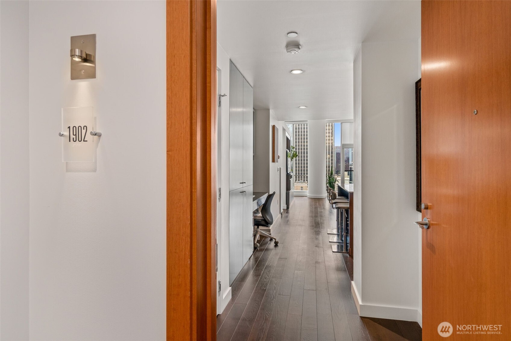 909 5th Avenue #1902, Seattle, WA 98104