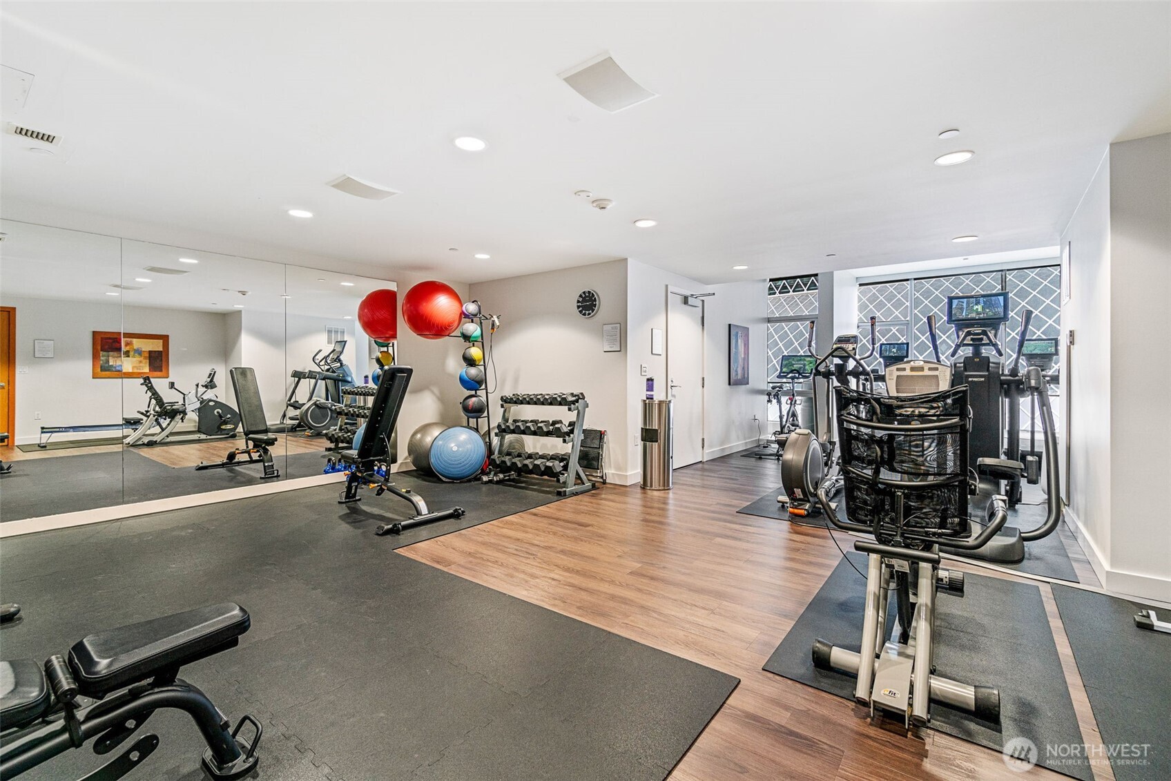 909 5th Avenue #1902, Seattle, WA 98104
