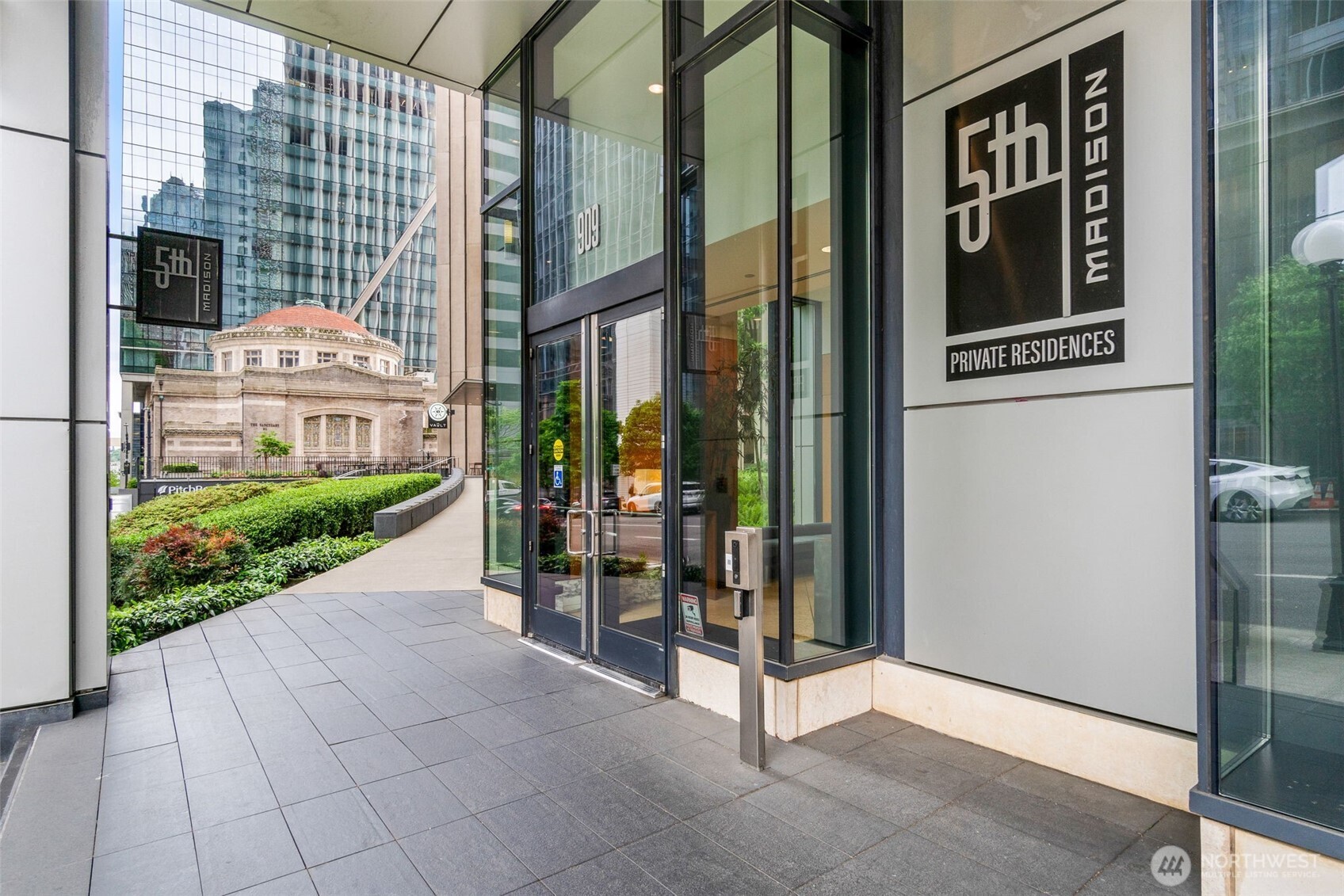 909 5th Avenue #1902, Seattle, WA 98104