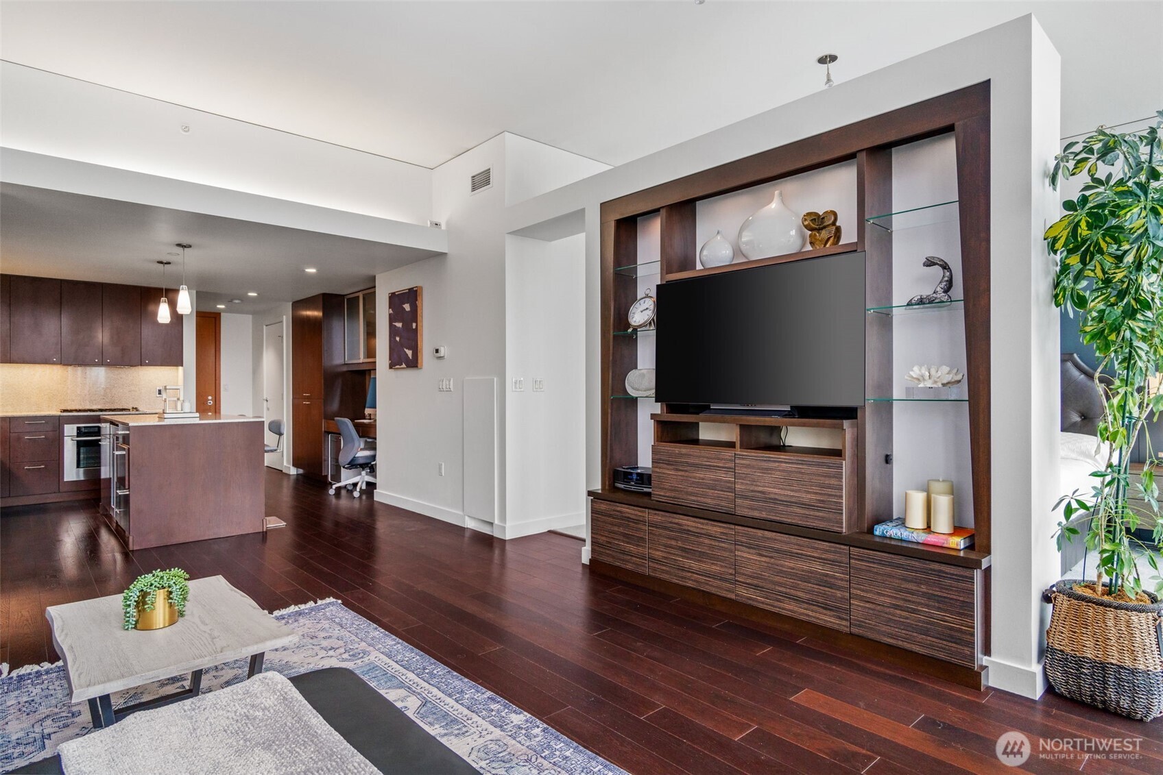 909 5th Avenue #1902, Seattle, WA 98104