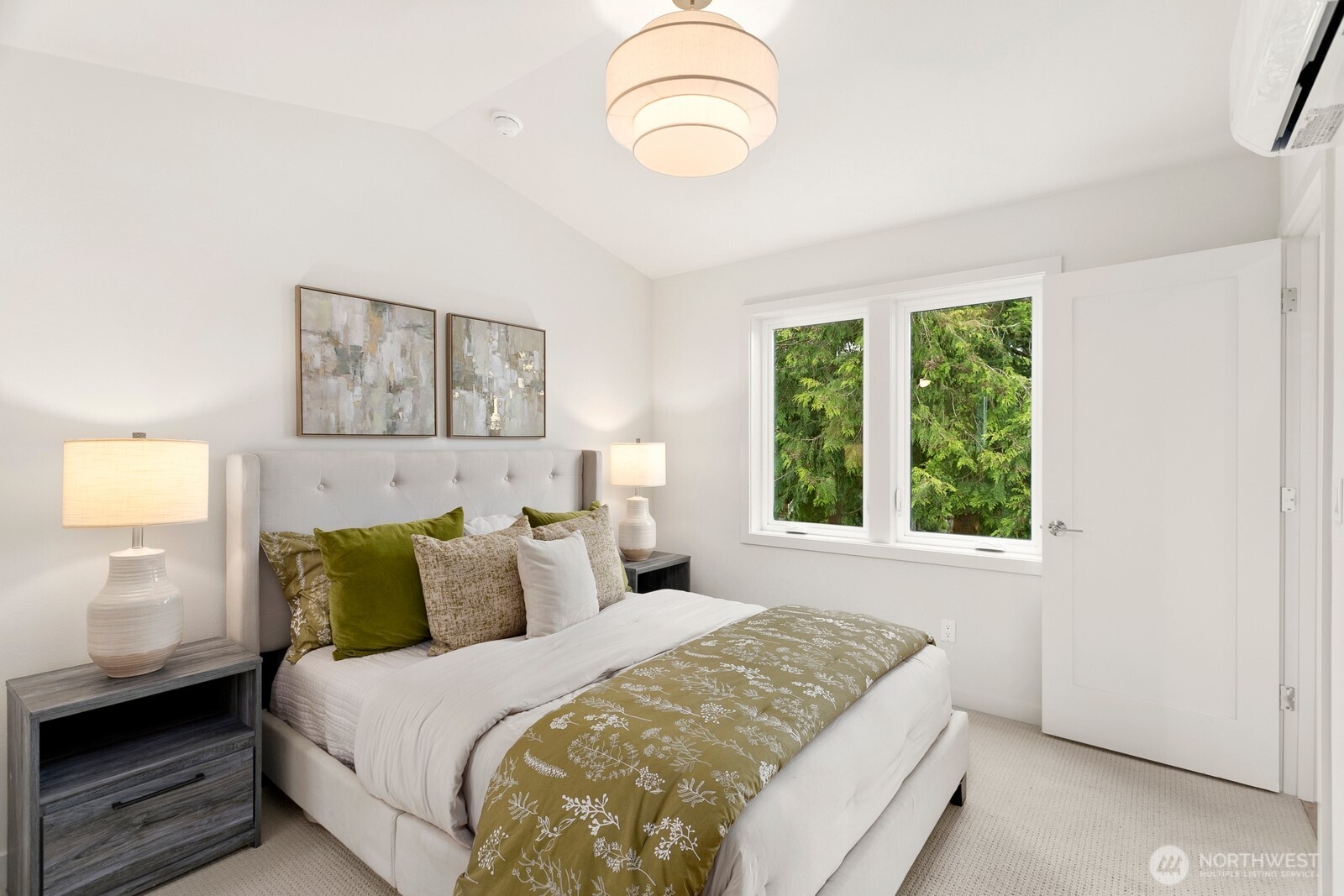 2817 W Bertona Street , Seattle, WA 98199