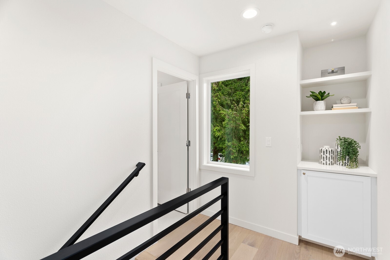2817 W Bertona Street , Seattle, WA 98199