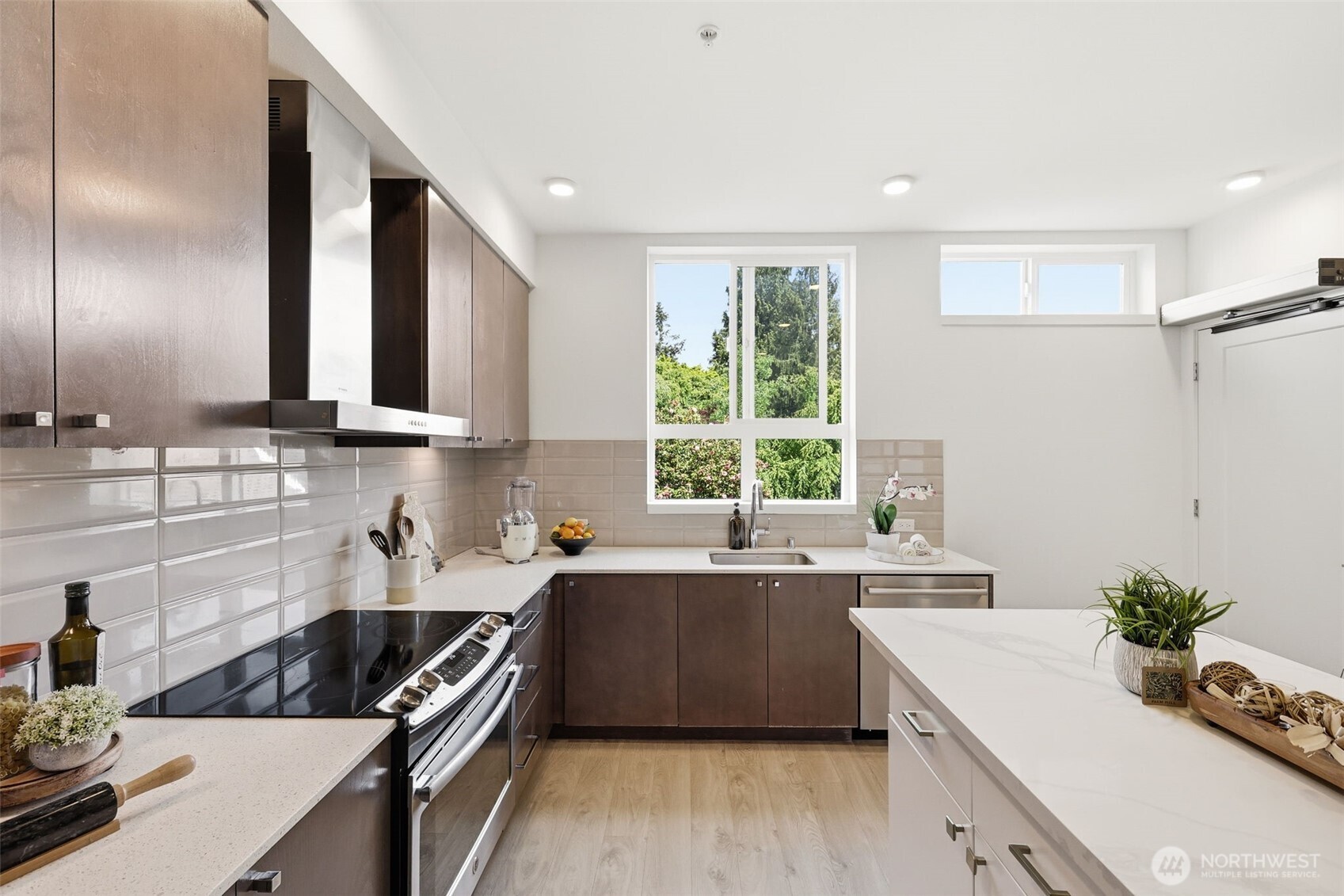 1498 NW 75th Street , Seattle, WA 98117