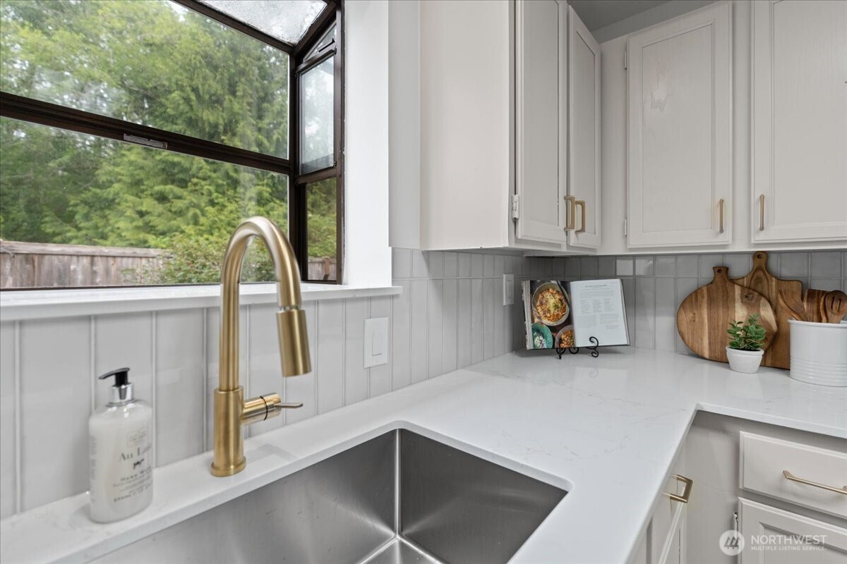 1340 NW Huckle Drive , Bremerton, WA 98311