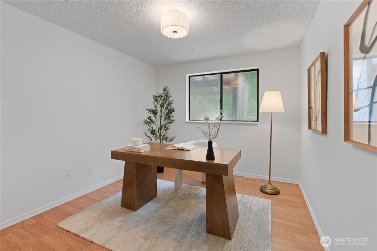 1340 NW Huckle Drive , Bremerton, WA 98311
