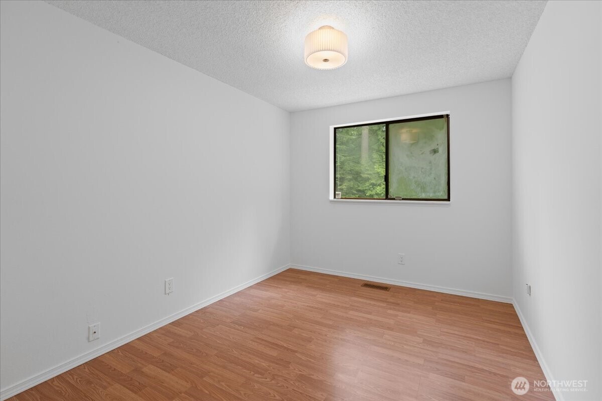 1340 NW Huckle Drive , Bremerton, WA 98311