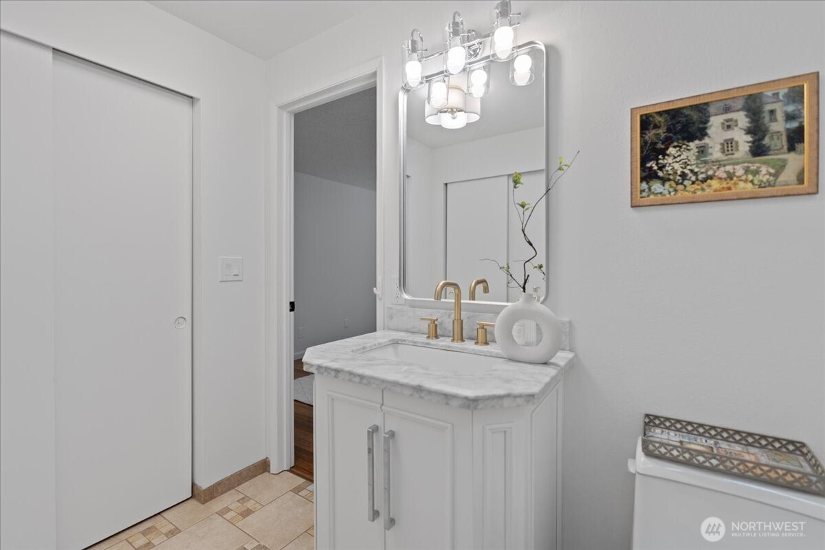 1340 NW Huckle Drive , Bremerton, WA 98311