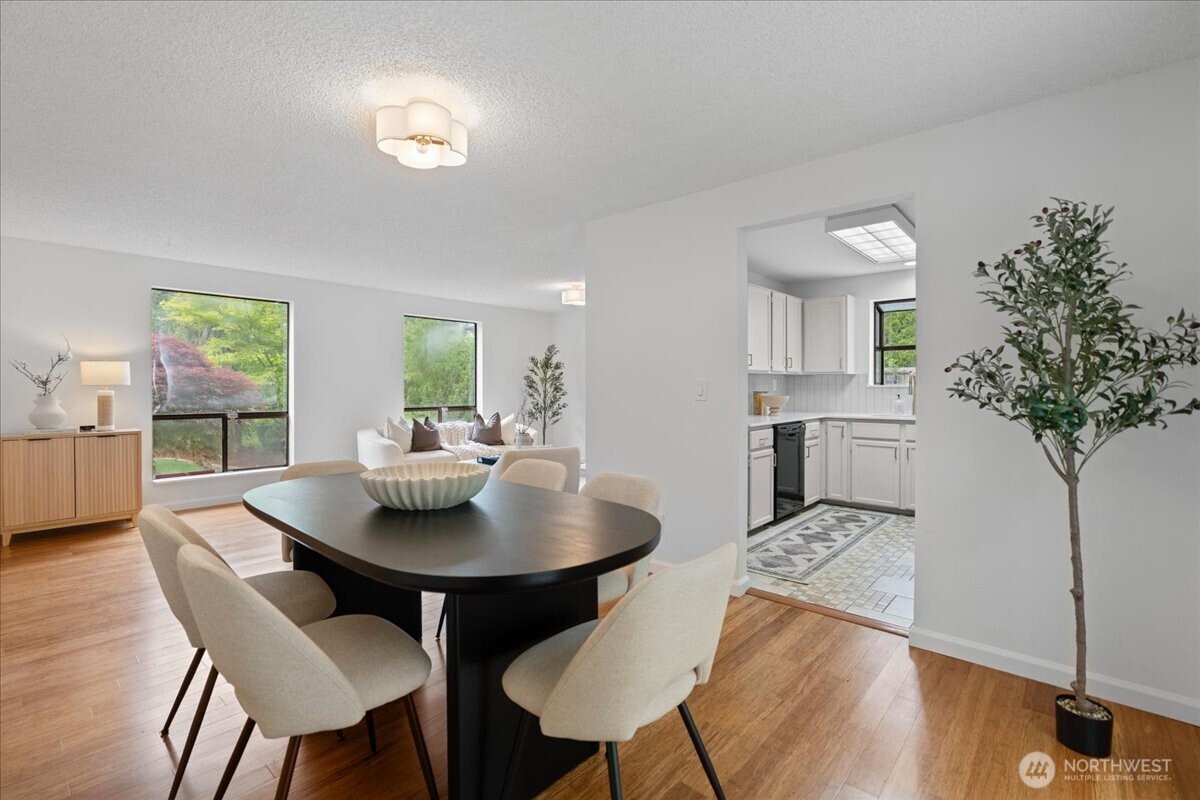 1340 NW Huckle Drive , Bremerton, WA 98311