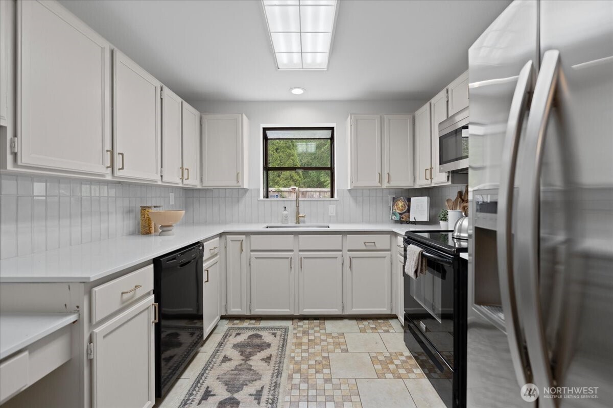 1340 NW Huckle Drive , Bremerton, WA 98311