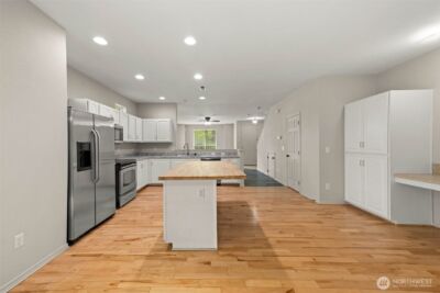 4200 Edgewater Boulevard NE, Lacey, WA 98516 - Photo 9