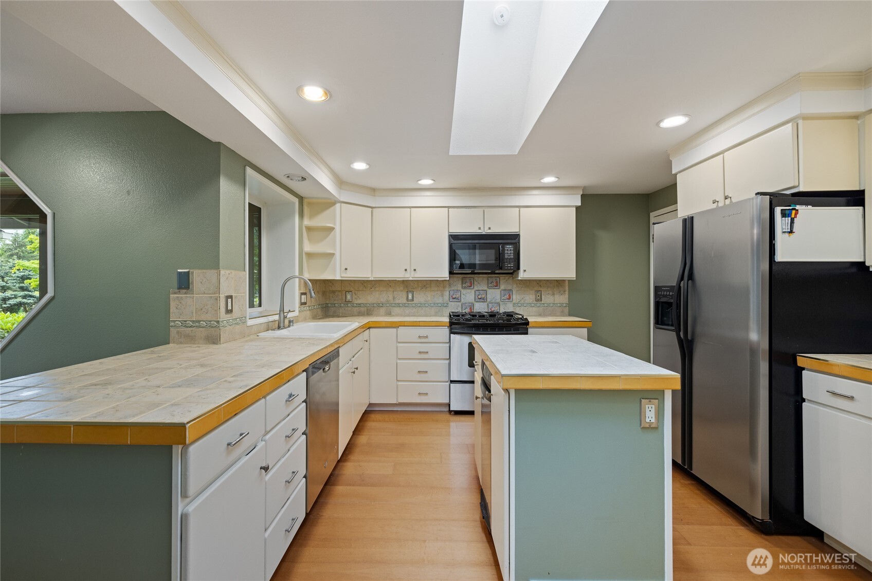 3334 Mercedes Drive NE, Lacey, WA 98516