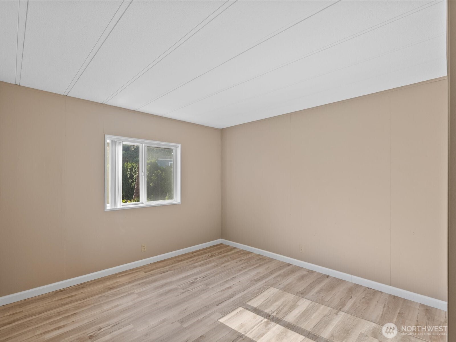 1427 100th Street SW #127, Everett, WA 98204-1141