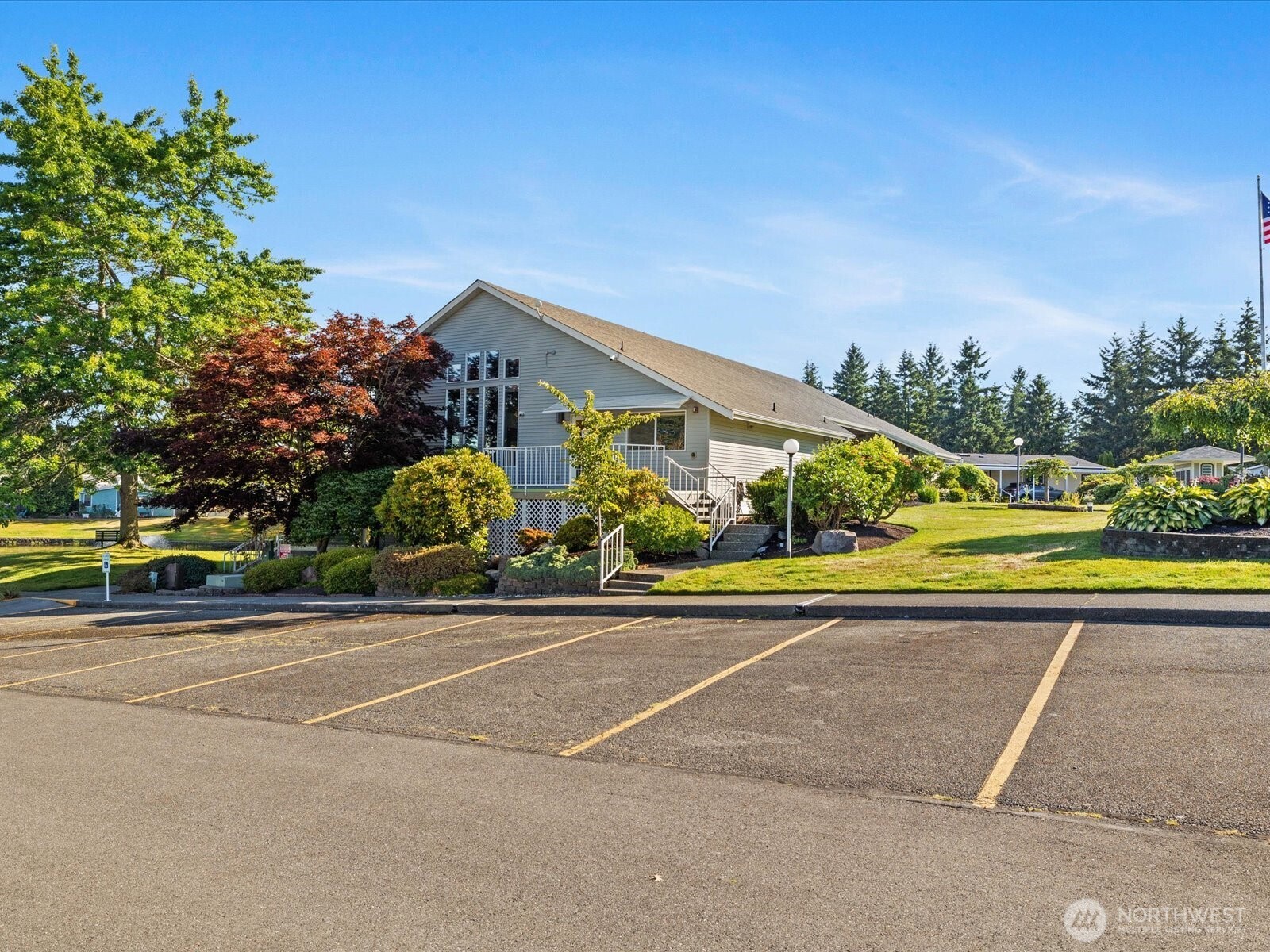 1427 100th Street SW #127, Everett, WA 98204-1141